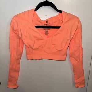 NWOT- Free People Movement “Good Karma” long sleeve crop top m/l.